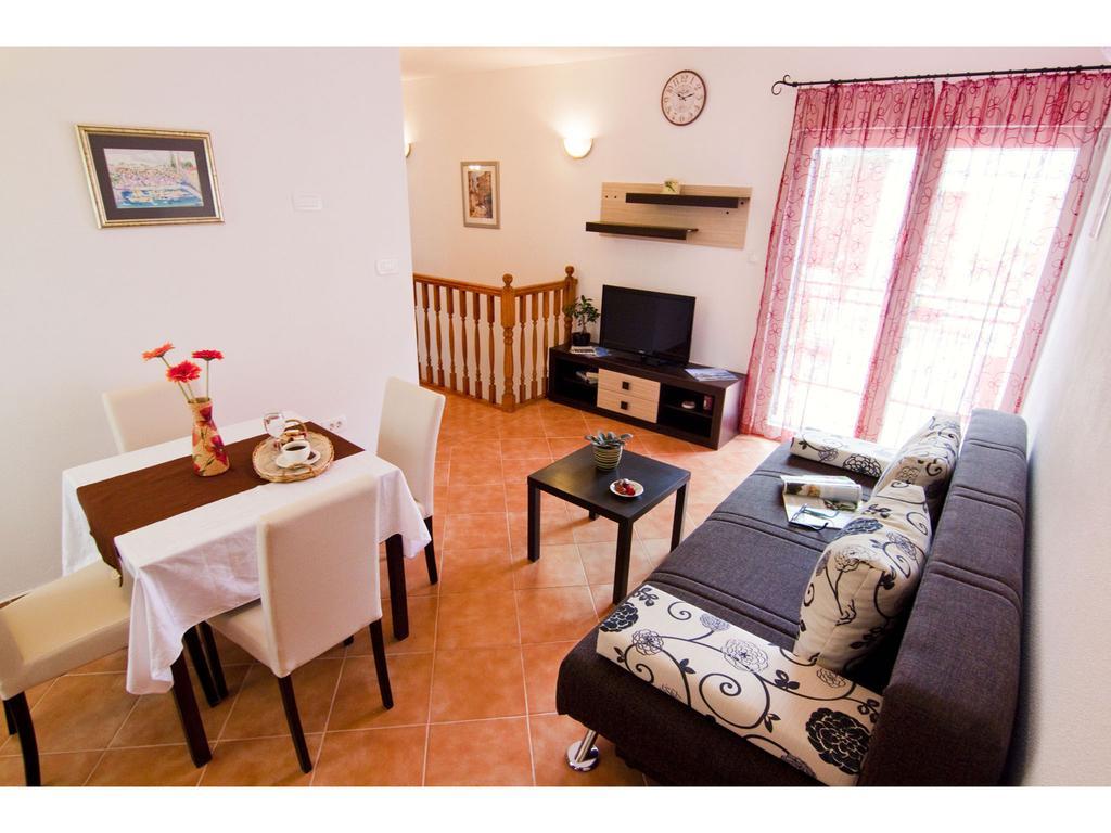 Apartments Cambi Kaštela Стая снимка